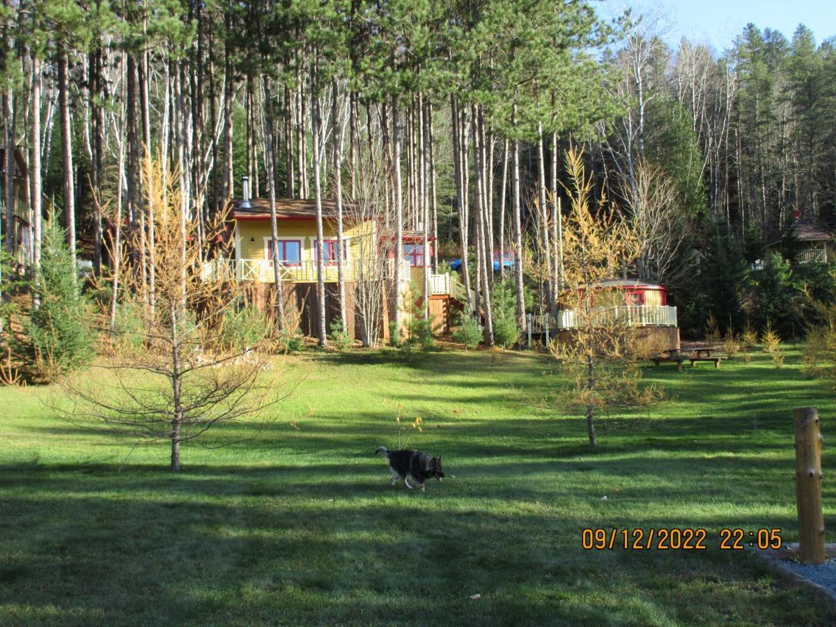 La Maison Sous Les Arbres Saint Roch de Mekinac Exteriör bild